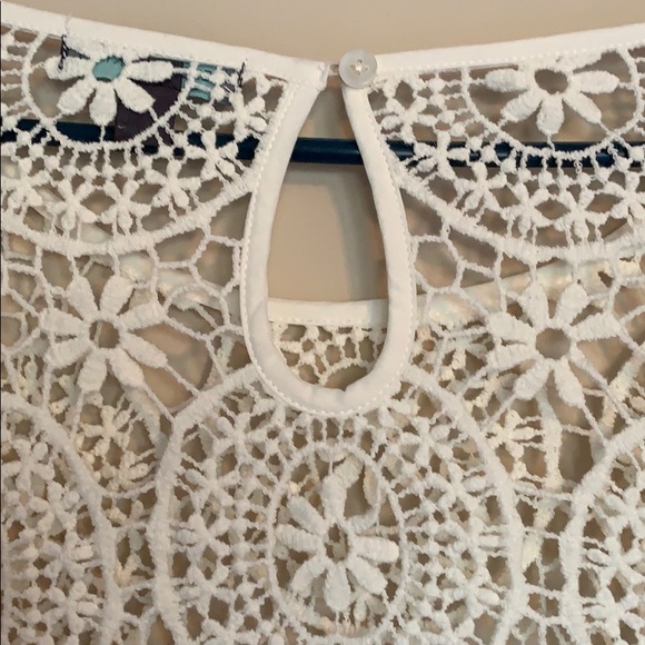 WHITE CROCHET BELL SLEEVE CROP TOP - Picture 6 of 8